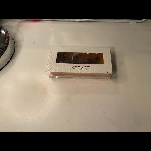 Lavaa Los Angeles - Picture 1 of 2